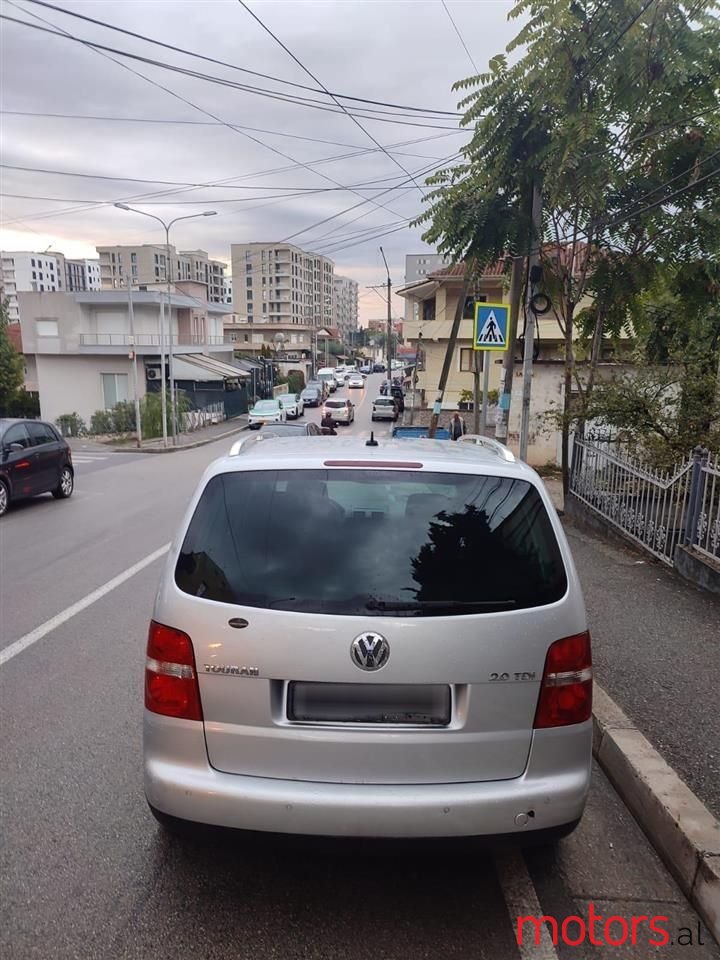 2005' Volkswagen Touran photo #4