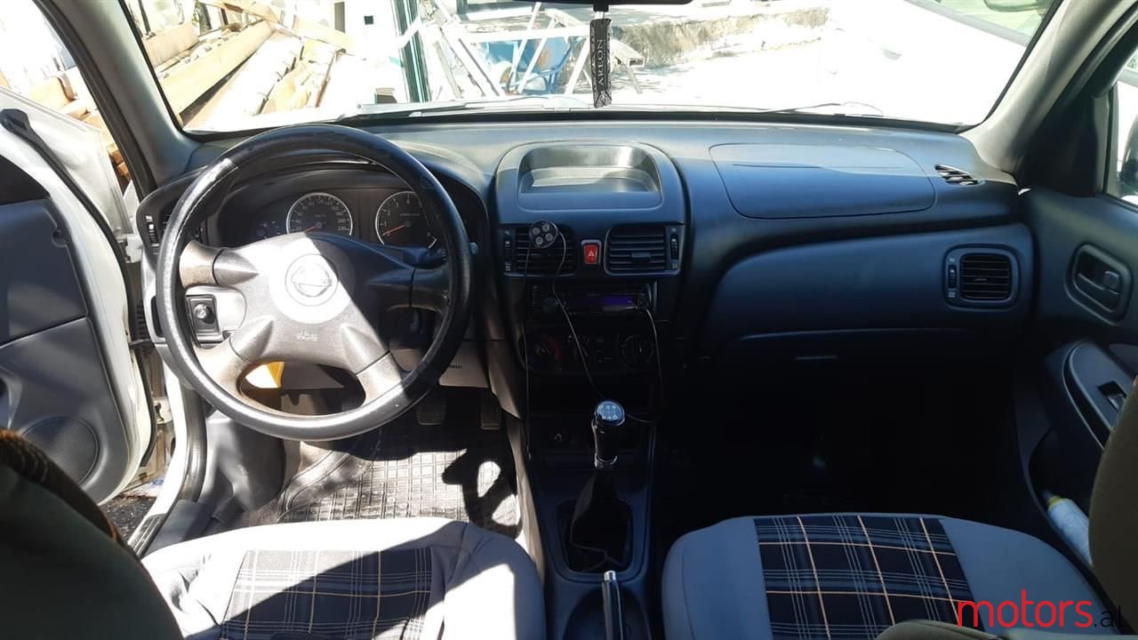 2004' Nissan Almera photo #2