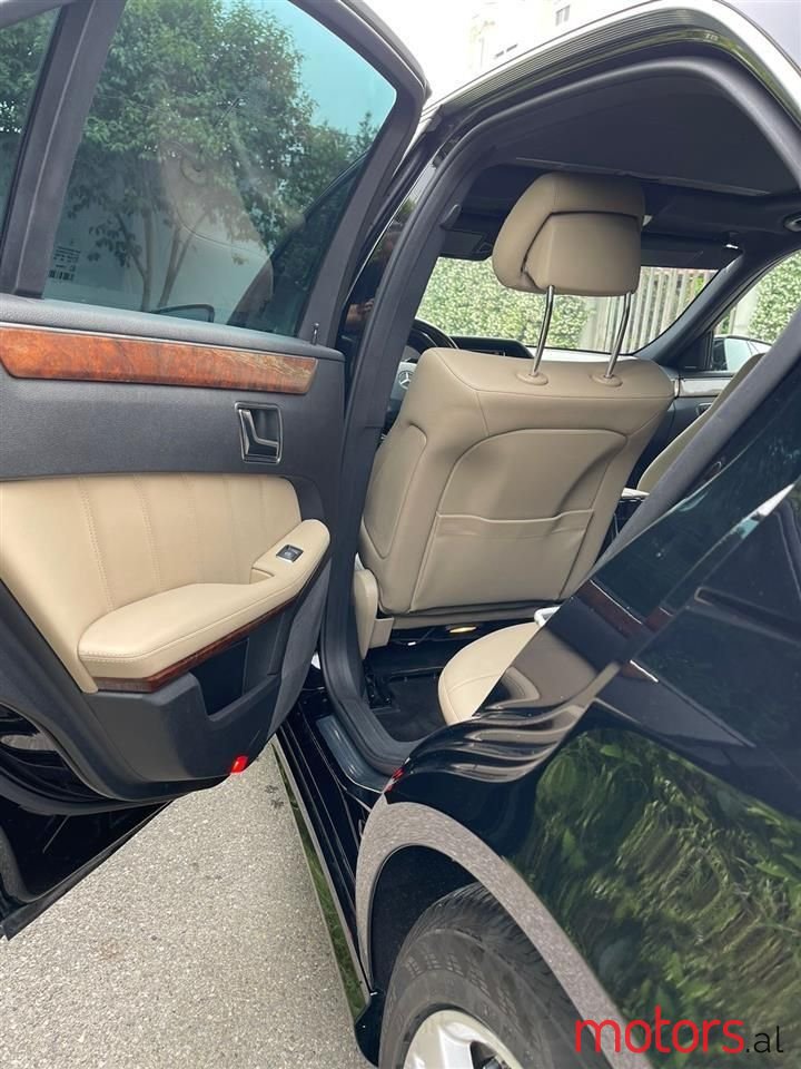 2011' Mercedes-Benz E 350 photo #4