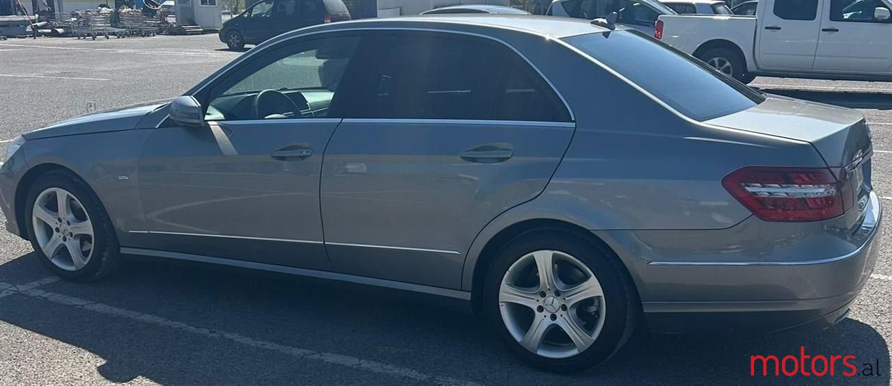 2011' Mercedes-Benz 220 photo #4