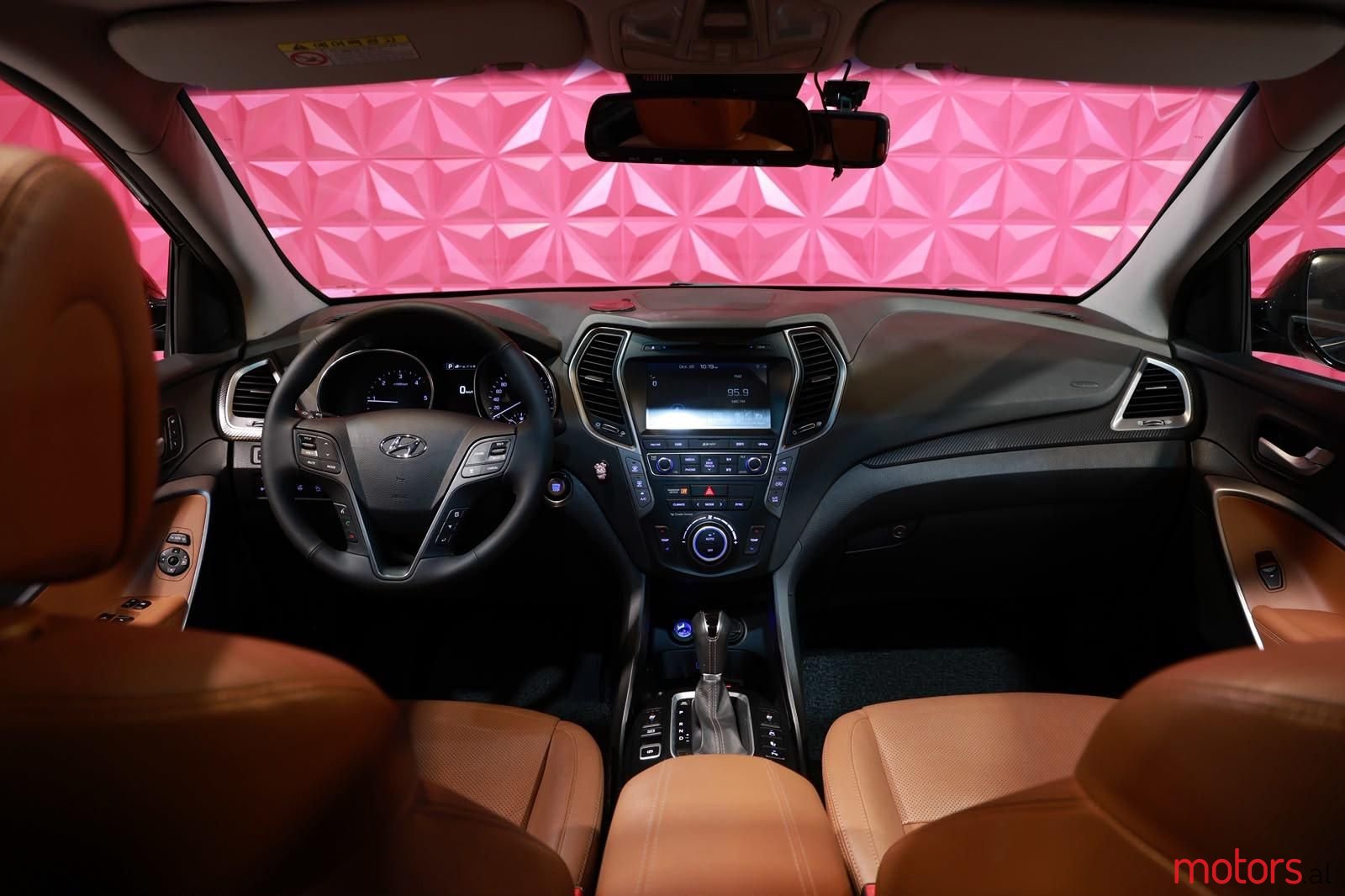 2017' Hyundai Santa Fe photo #5