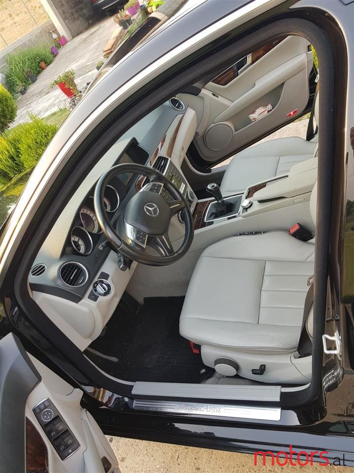 2013' Mercedes-Benz C-Class 220cdi avantgarde bluefficency photo #3