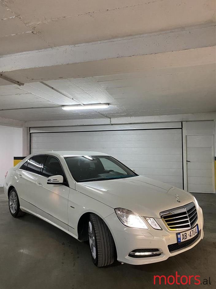 2011' Mercedes-Benz E 220 photo #1