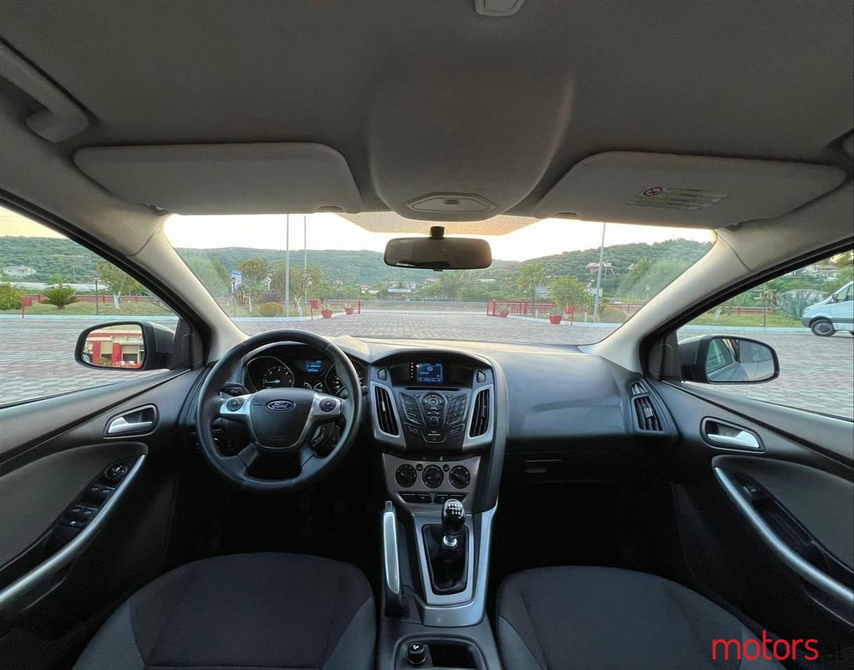 2011' Ford Focus photo #6