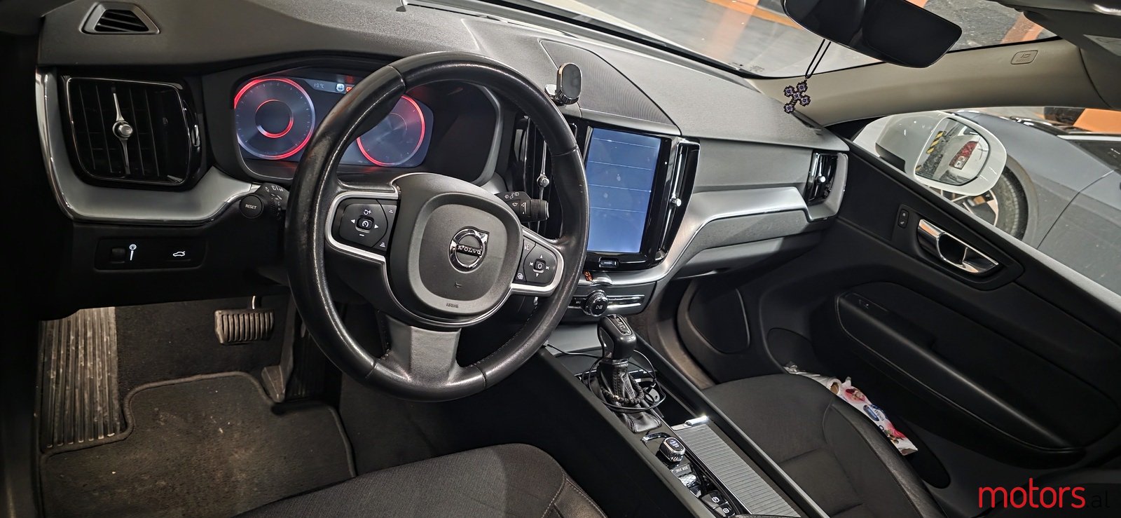 2018' Volvo XC60 photo #6