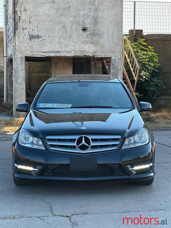 2012' Mercedes-Benz 300 photo #5