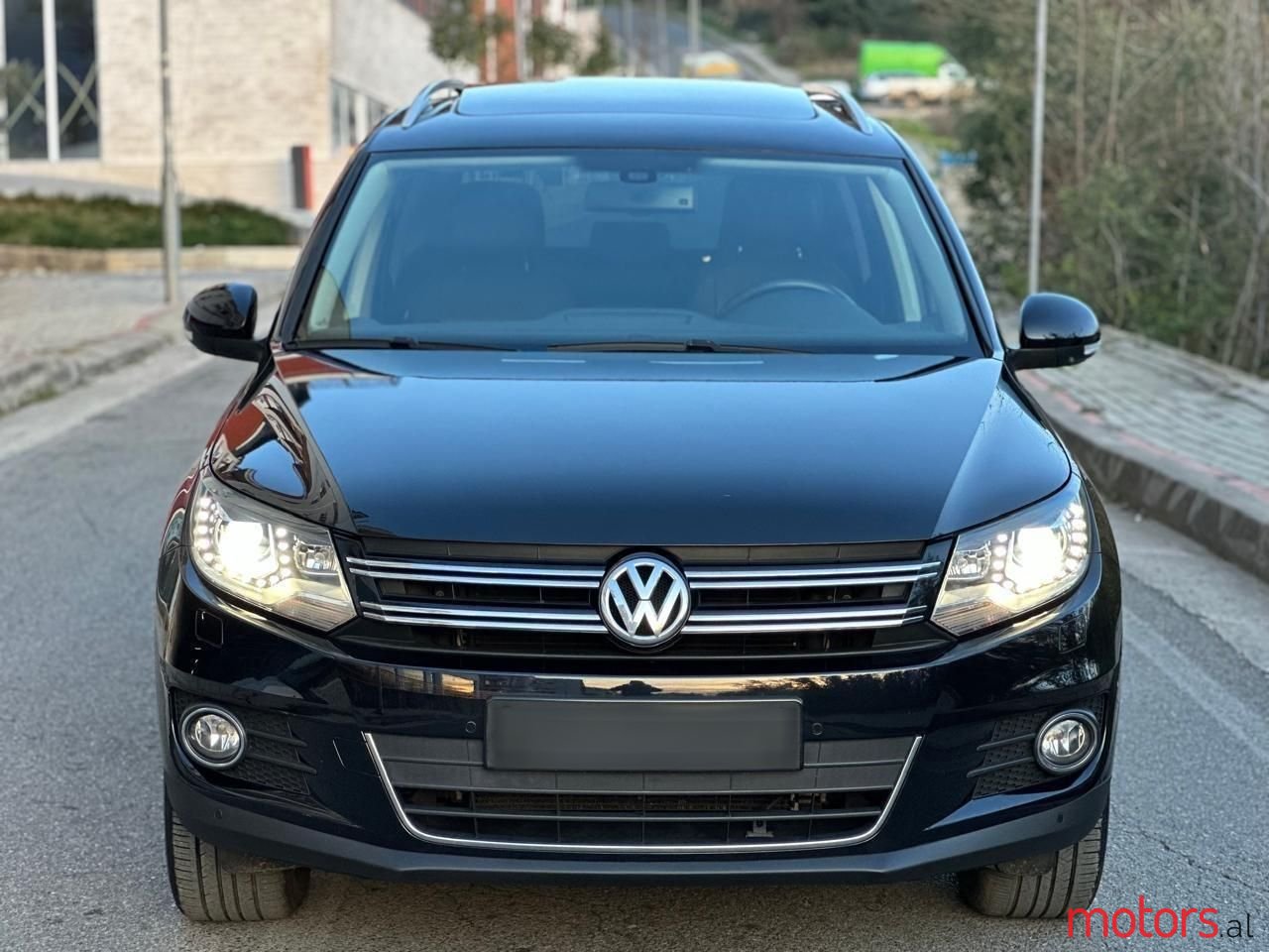 2015' Volkswagen Tiguan photo #5