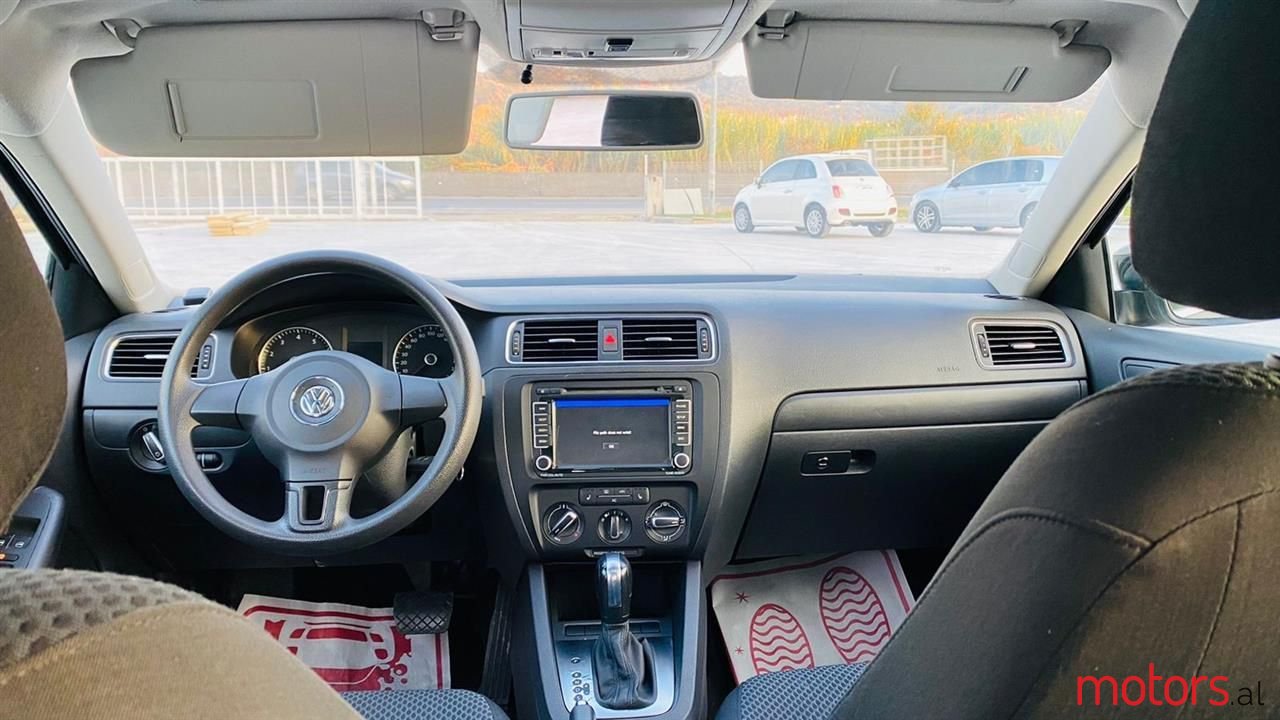 2012' Volkswagen Jetta photo #5