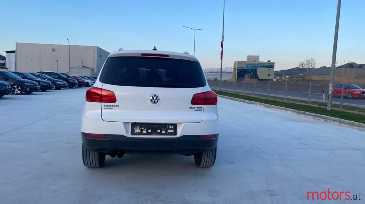2012' Volkswagen Tiguan photo #4