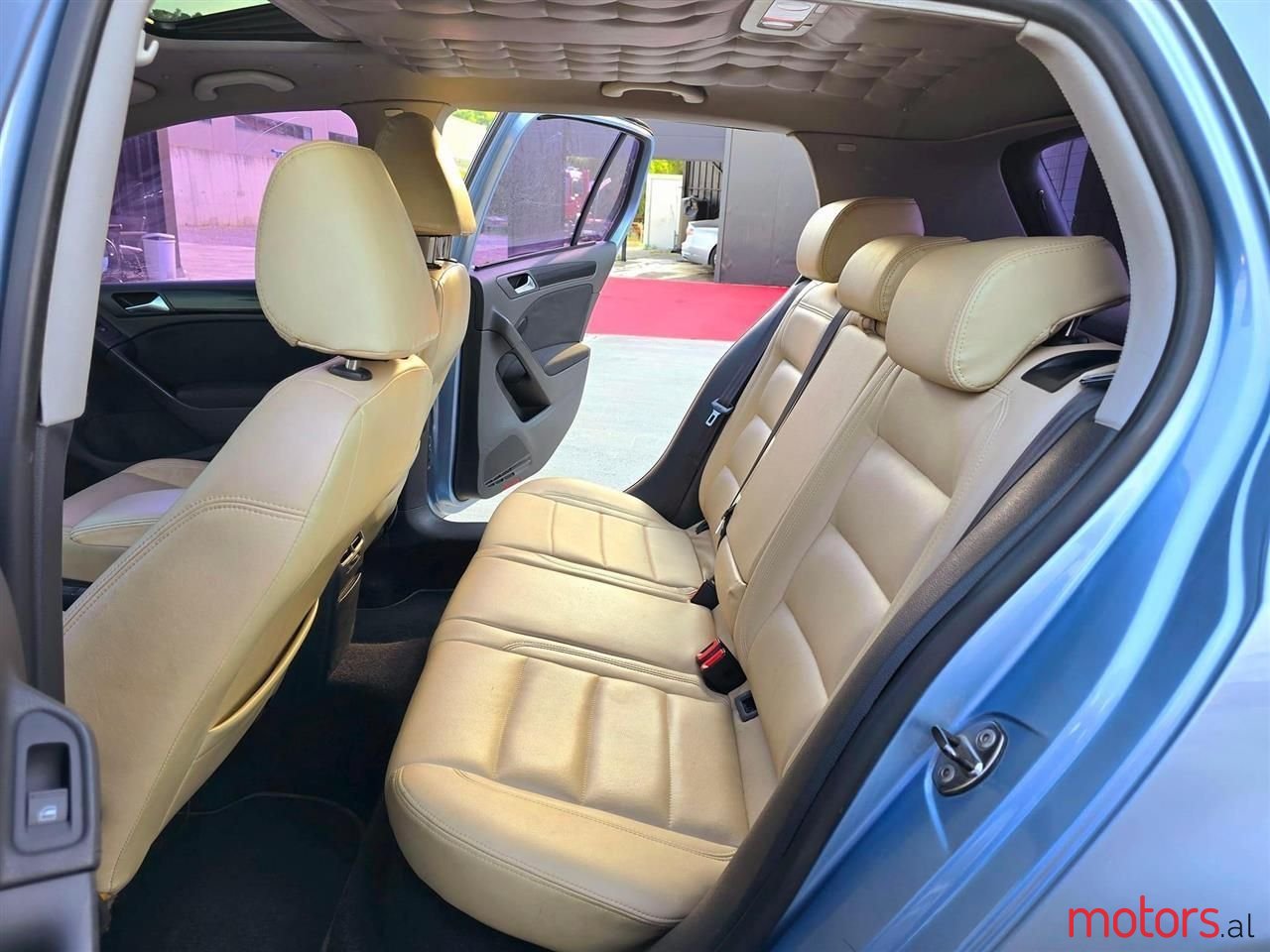 2010' Volkswagen Golf photo #6