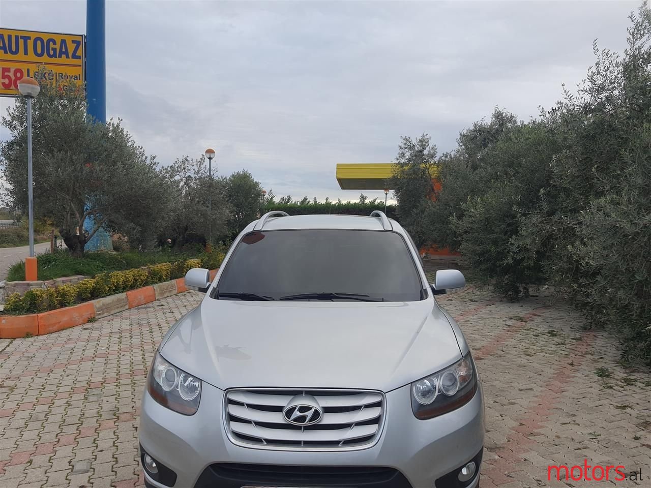 2011' Hyundai Santa Fe photo #5