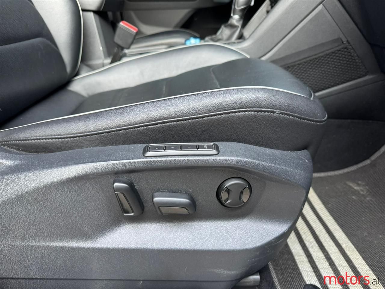 2018' Volkswagen Tiguan photo #3