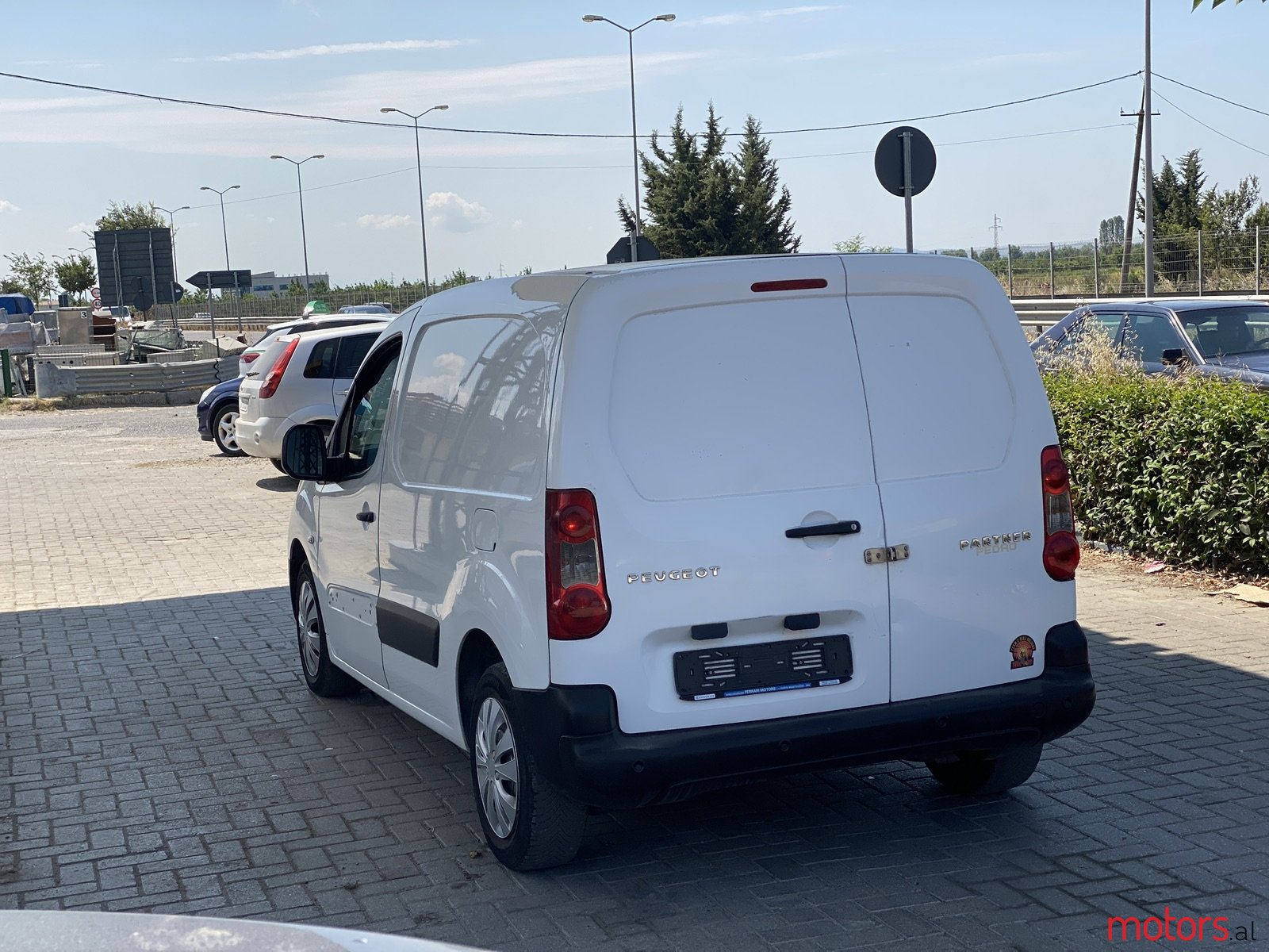 2011' Peugeot Partner photo #5