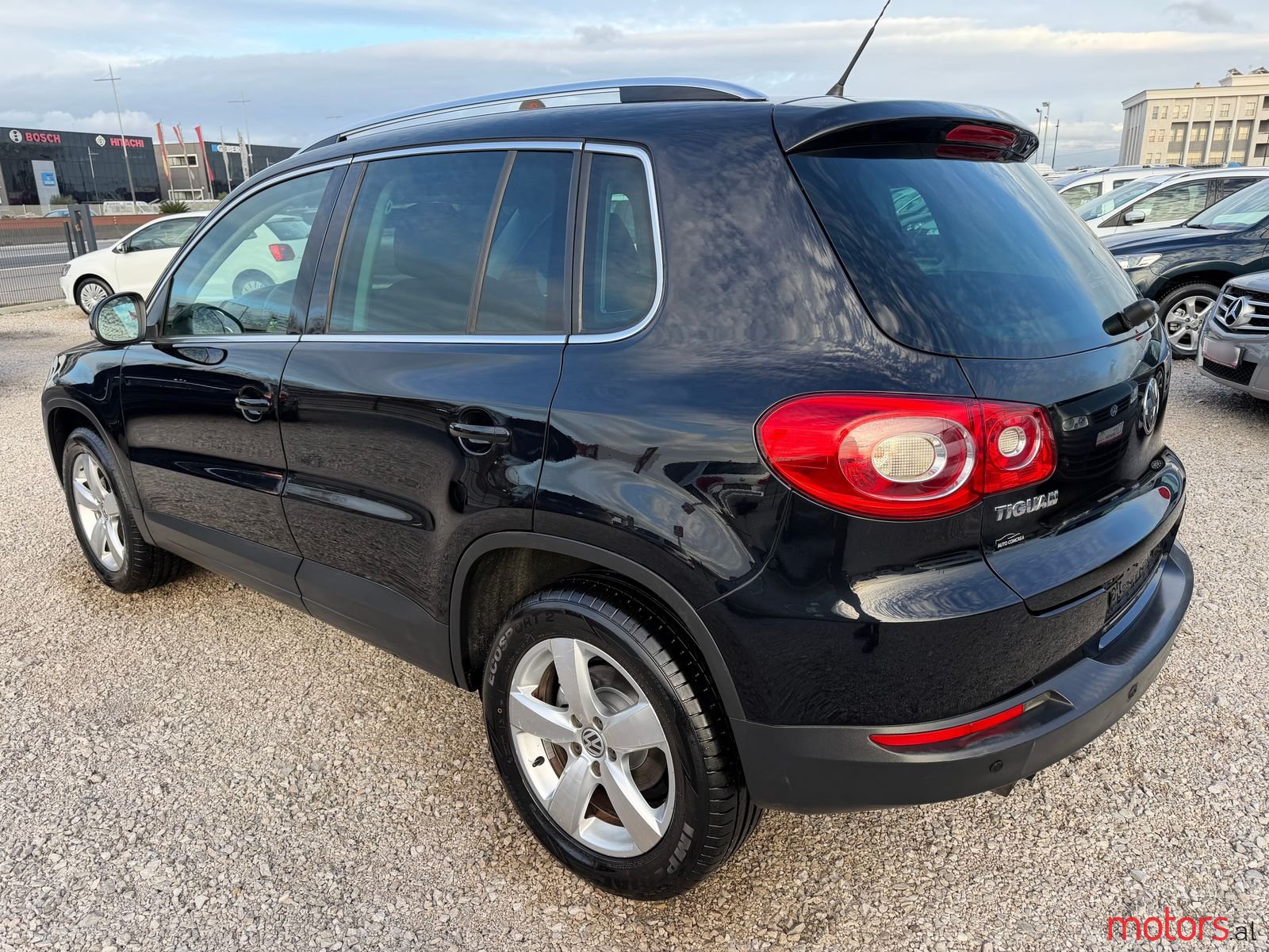 2009' Volkswagen Tiguan photo #5