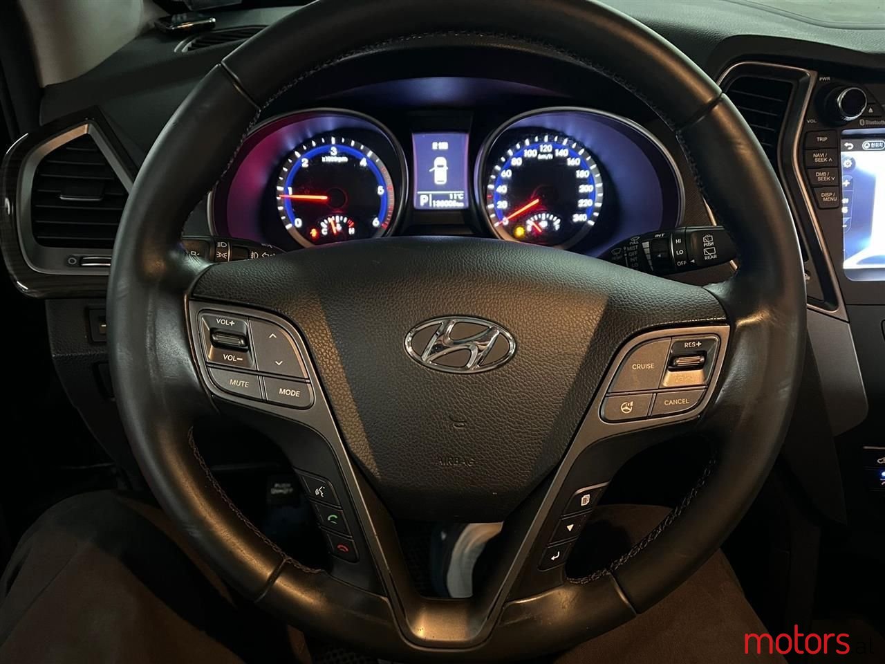 2013' Hyundai Santa Fe photo #2