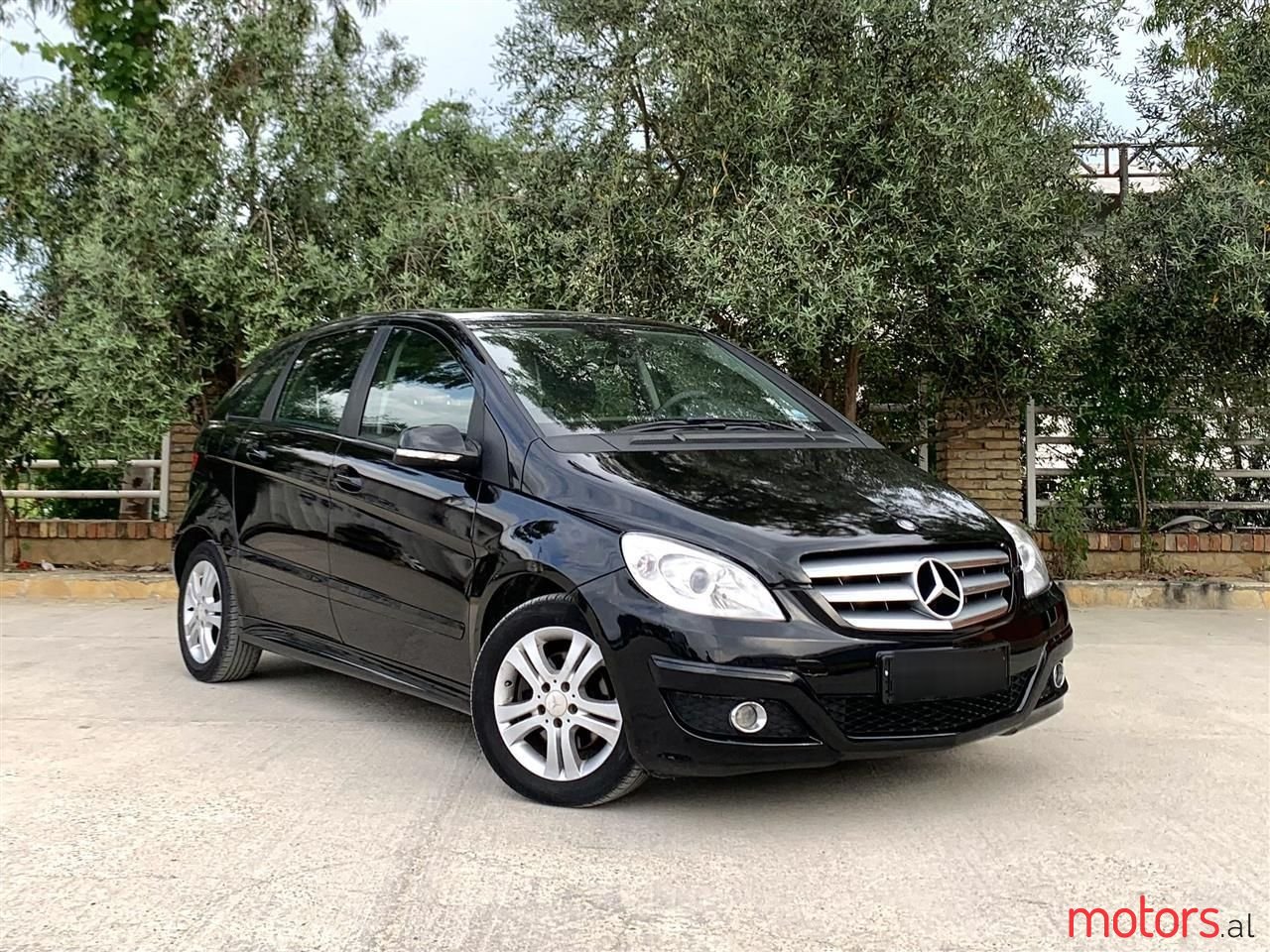 2010' Mercedes-Benz B 180 photo #1