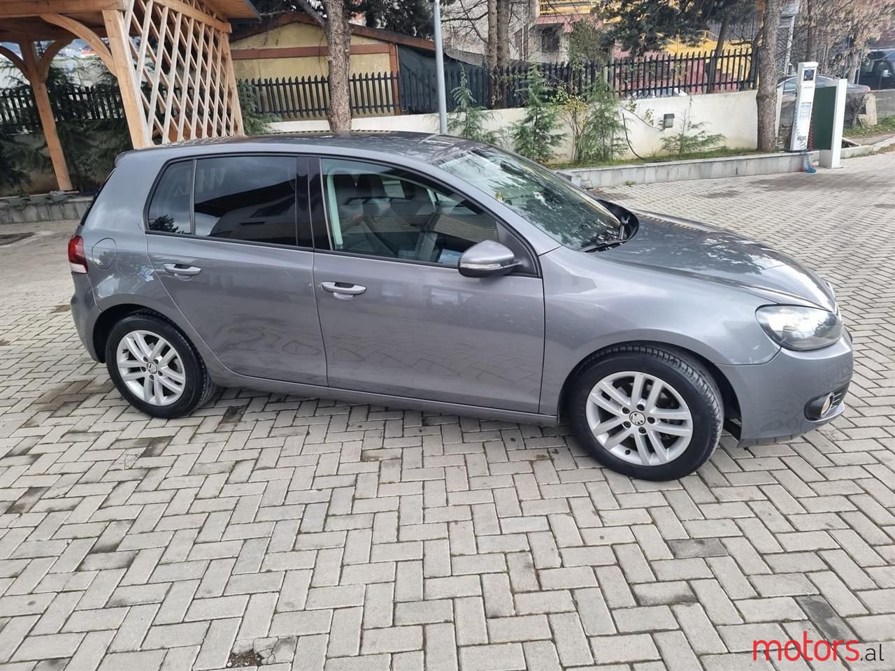 2010' Volkswagen Golf photo #3