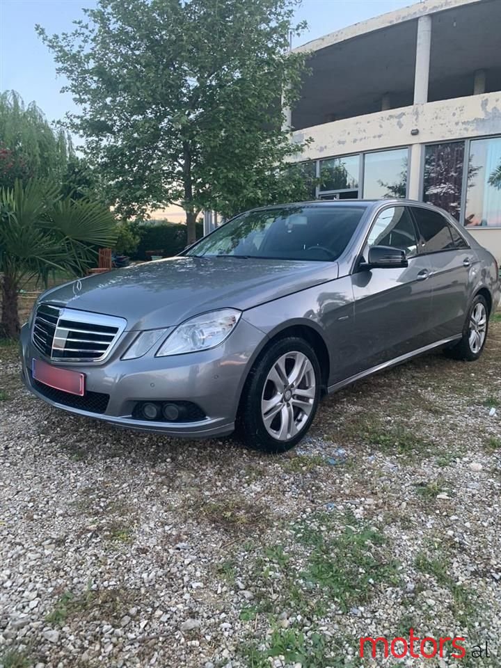 2011' Mercedes-Benz E 220 photo #1