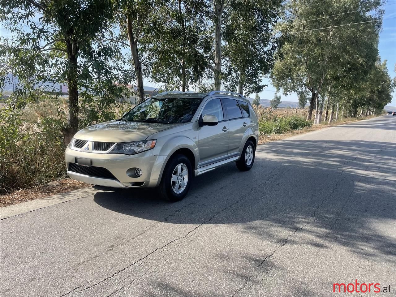 2010' Mitsubishi Outlander photo #1