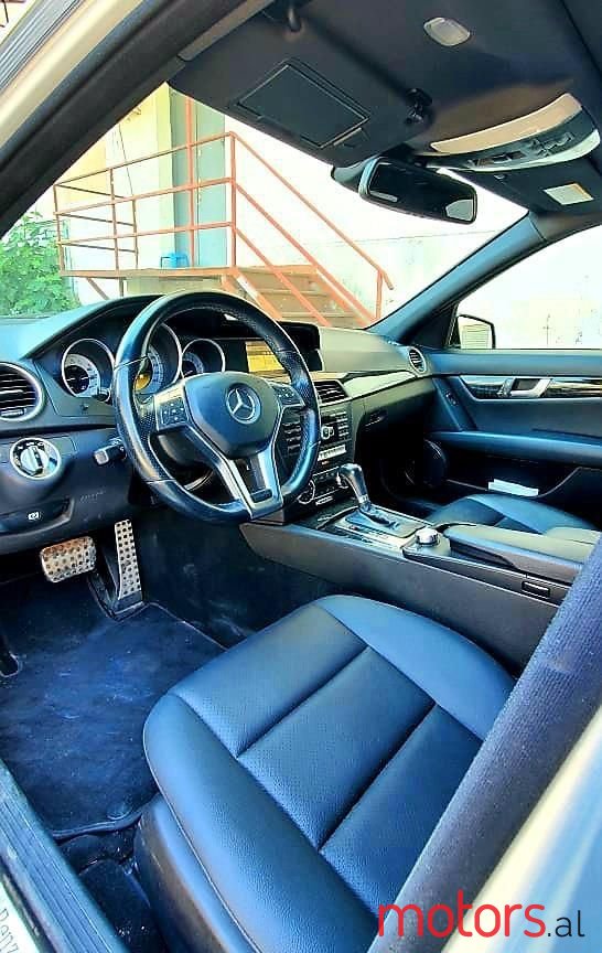 2012' Mercedes-Benz C 300 photo #6