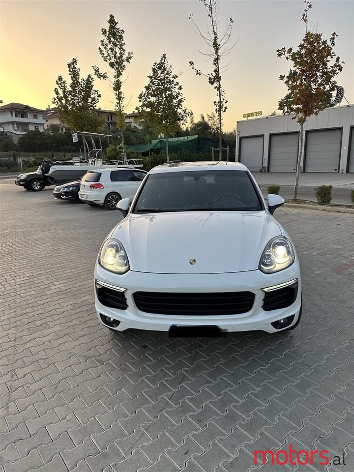 2016' Porsche Cayenne photo #1