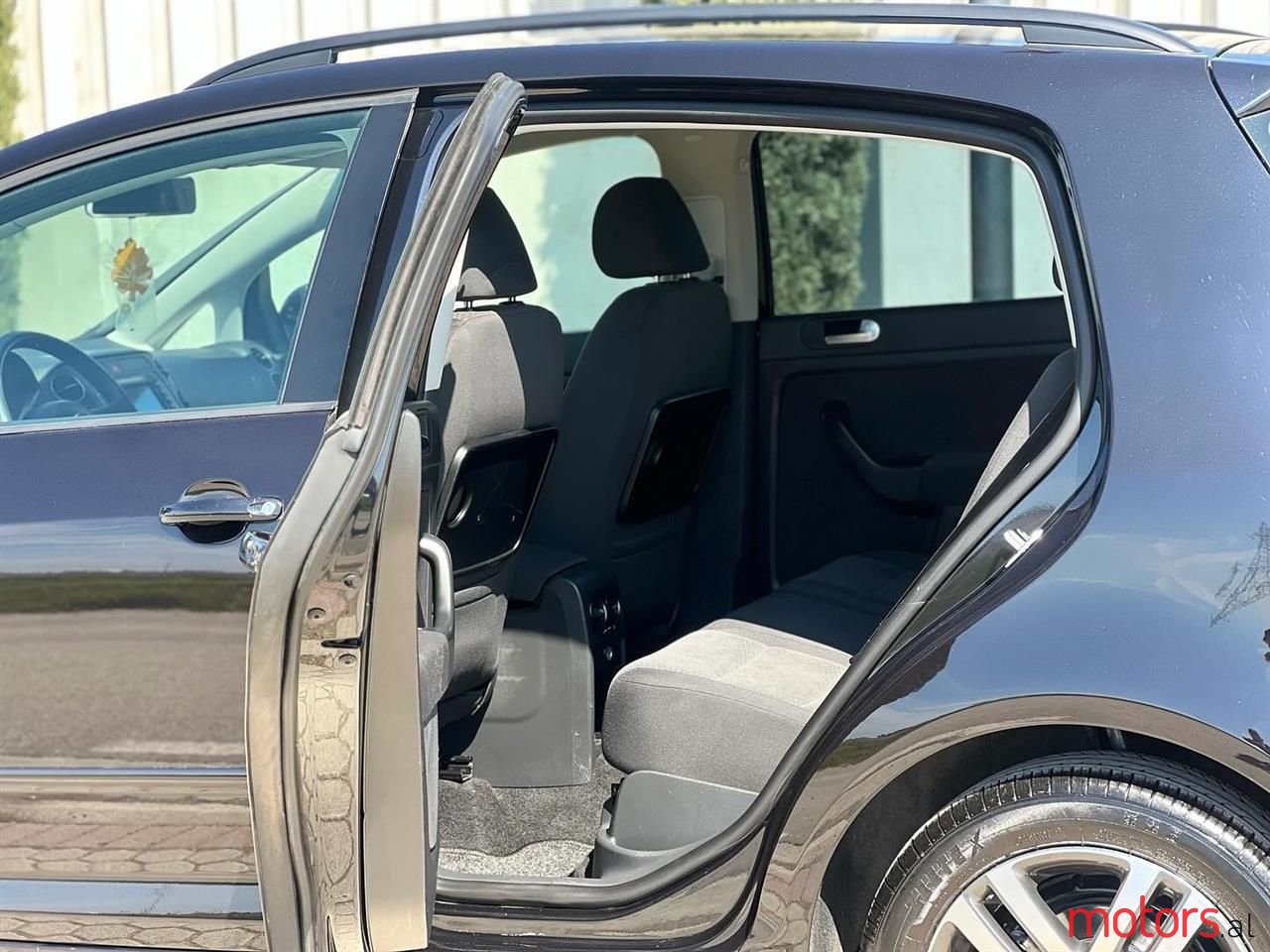 2011' Volkswagen Golf Plus photo #4