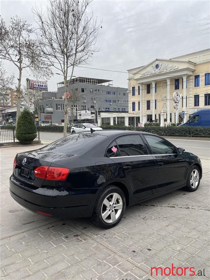 2014' Volkswagen Jetta photo #2