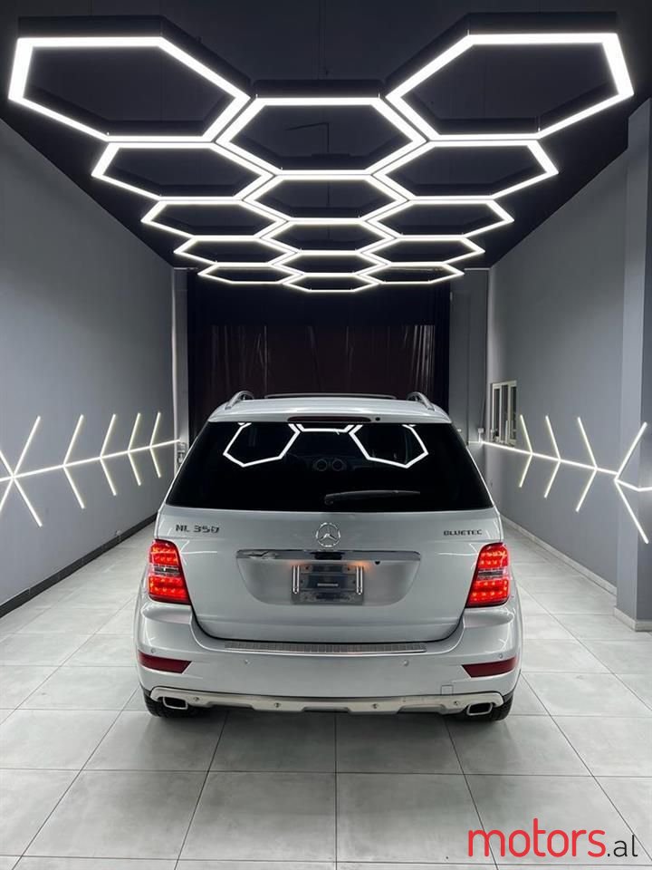 2010' Mercedes-Benz 350 photo #6