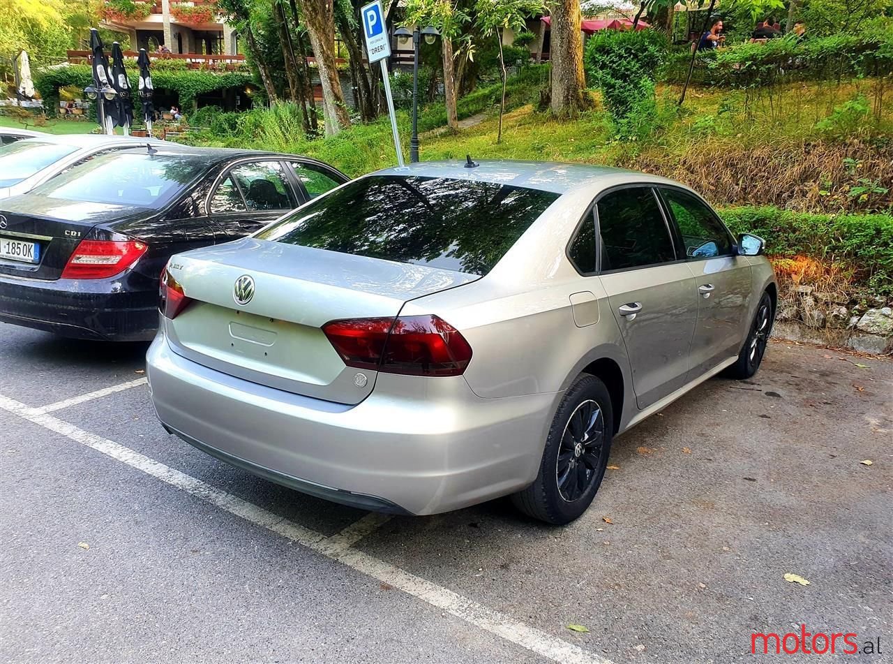 2013' Volkswagen Passat photo #5