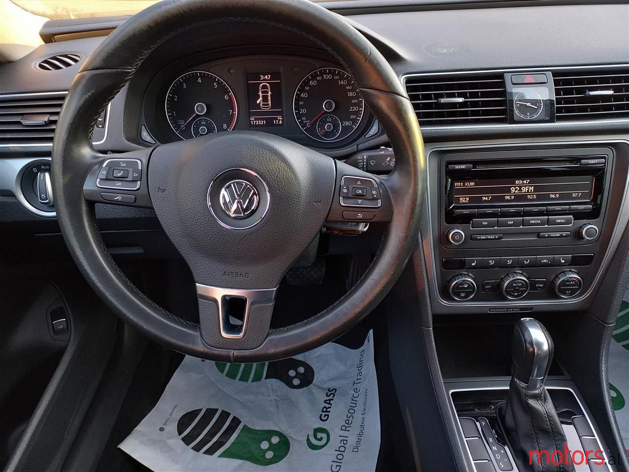 2013' Volkswagen Passat photo #5