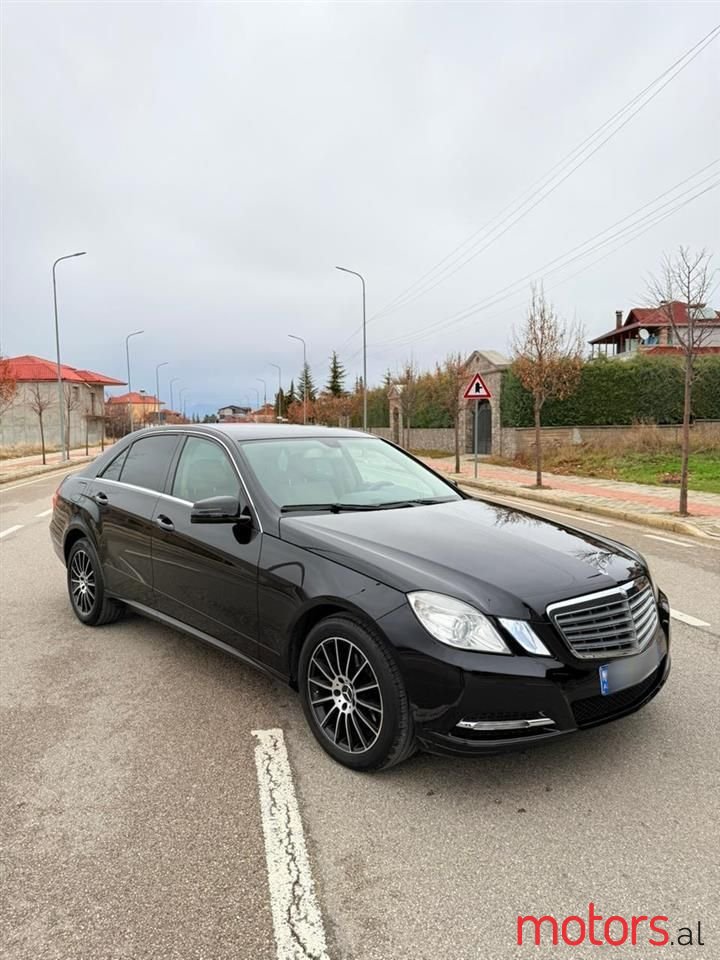 2010' Mercedes-Benz E 220 photo #6