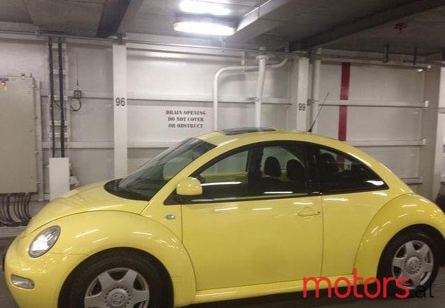 2002' Volkswagen Beetle photo #1