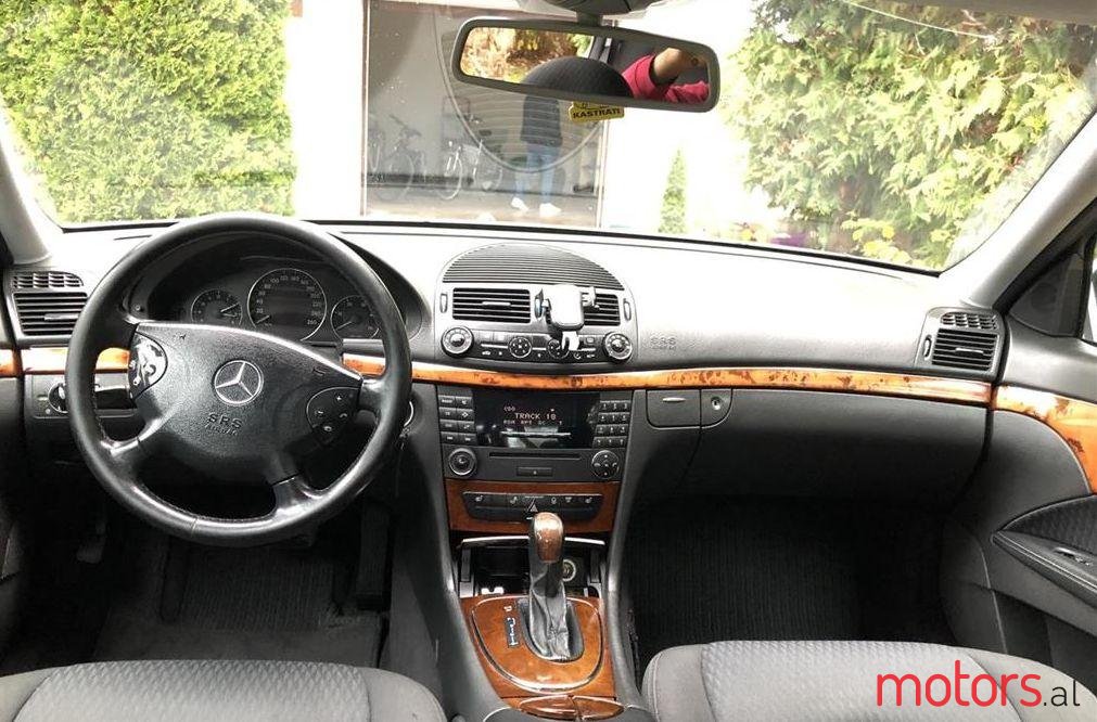 2004' Mercedes-Benz 220 photo #1