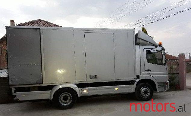 2004' Mercedes-Benz Kamion photo #1