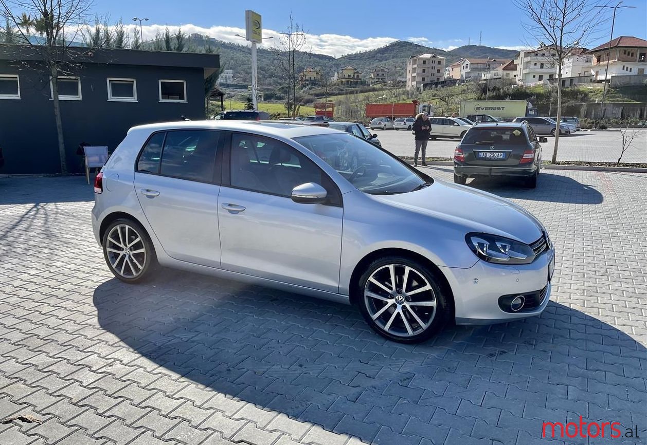 2009' Volkswagen Golf photo #4