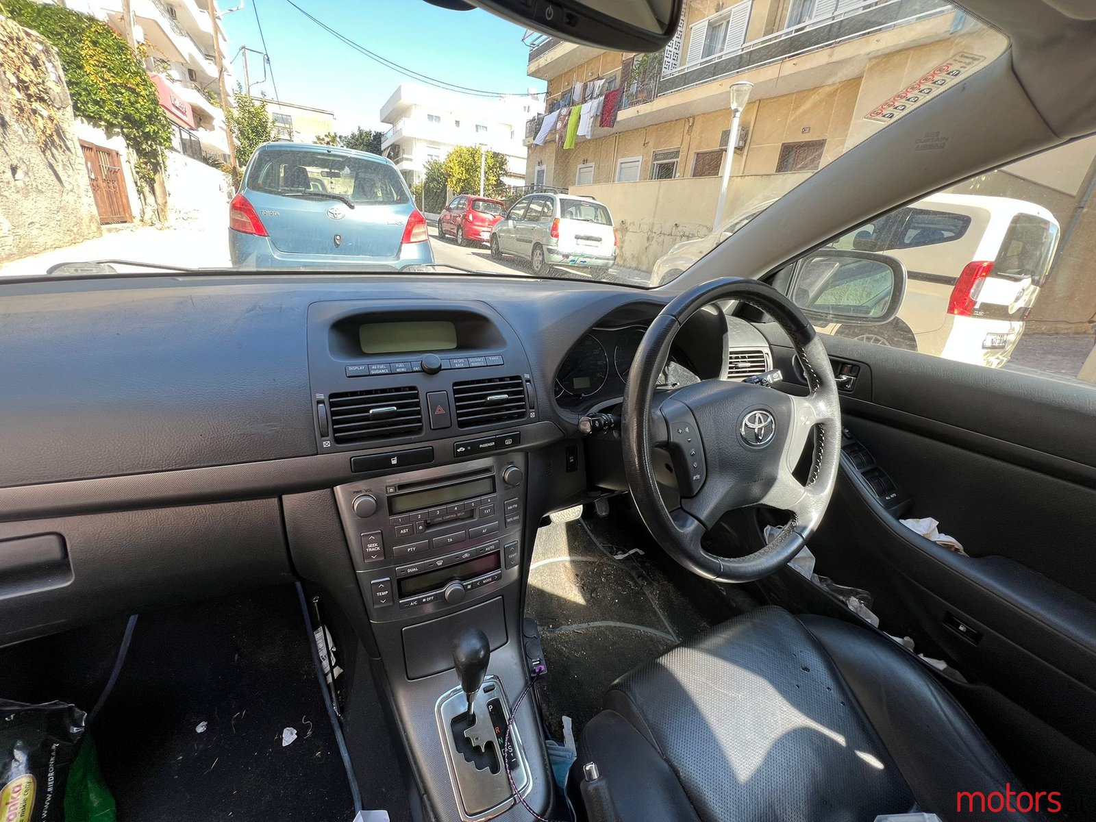 2004' Toyota Avensis photo #6