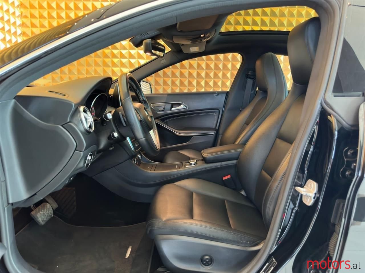 2014' Mercedes-Benz CLA 200 photo #6