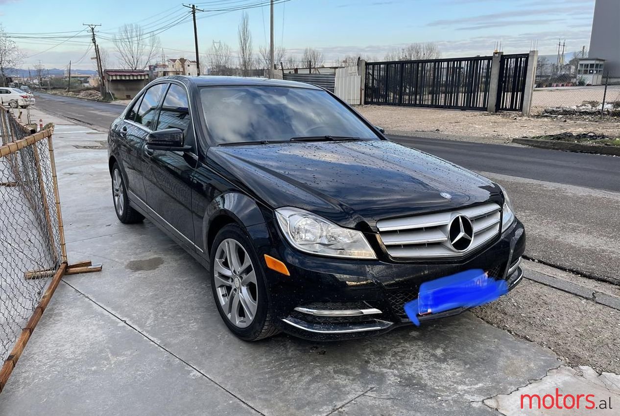 2013' Mercedes-Benz C 250 photo #1