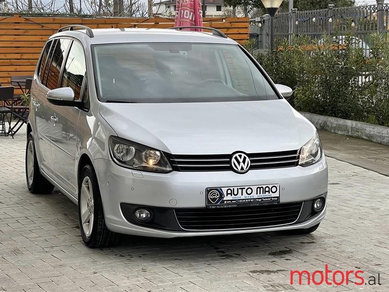 2011' Volkswagen Touran photo #4