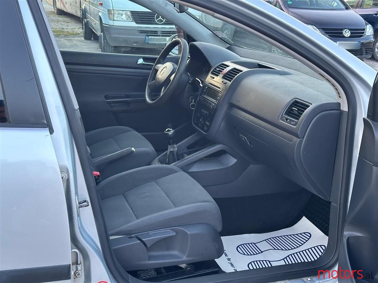 2005' Volkswagen Golf photo #5