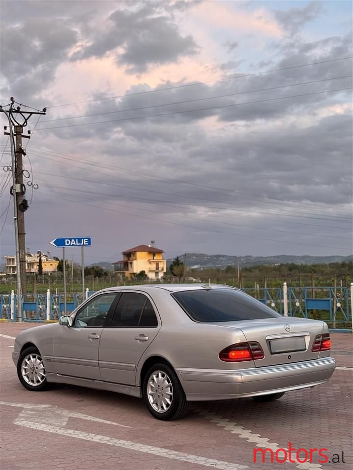 2001' Mercedes-Benz E 220 photo #6