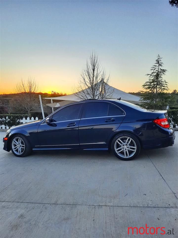 2012' Mercedes-Benz C 300 photo #6