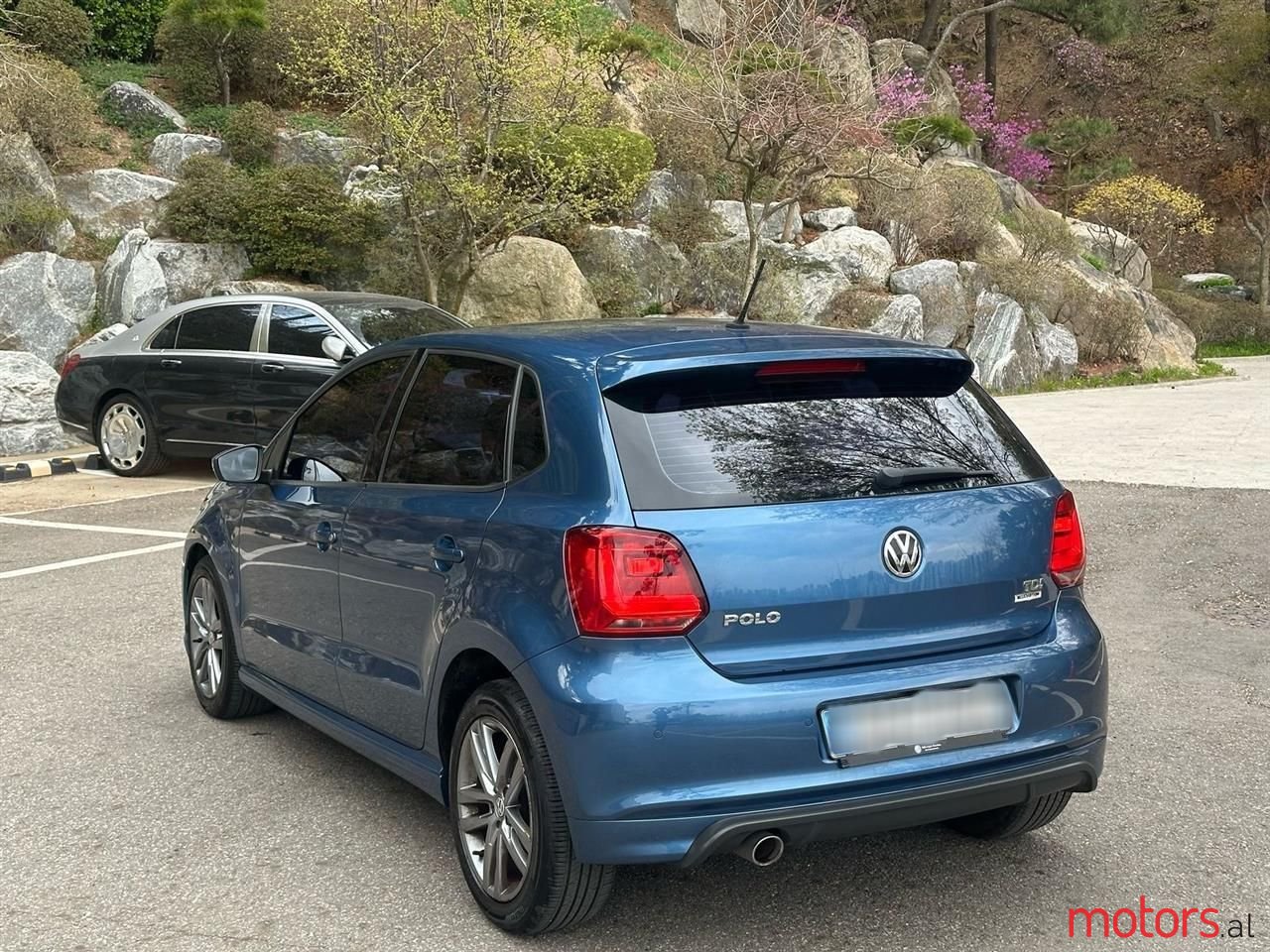 2015' Volkswagen Polo photo #2