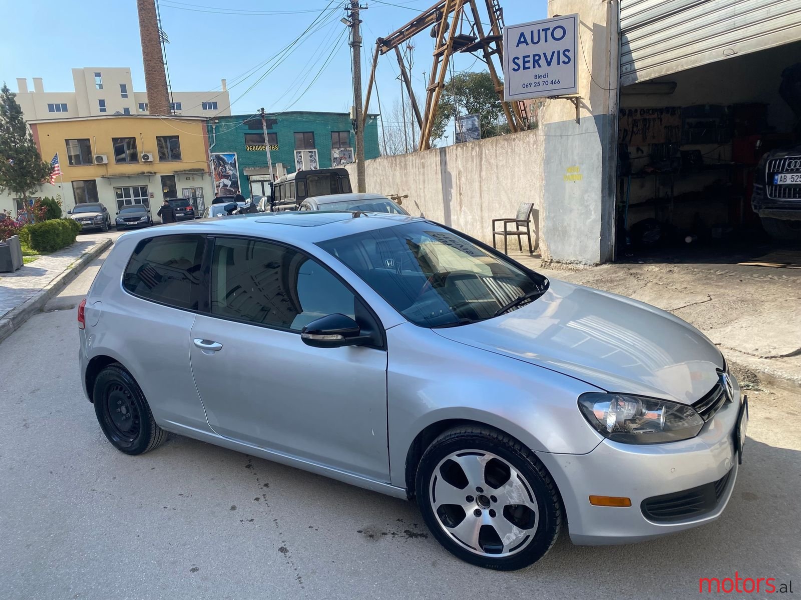 2010' Volkswagen Golf photo #2