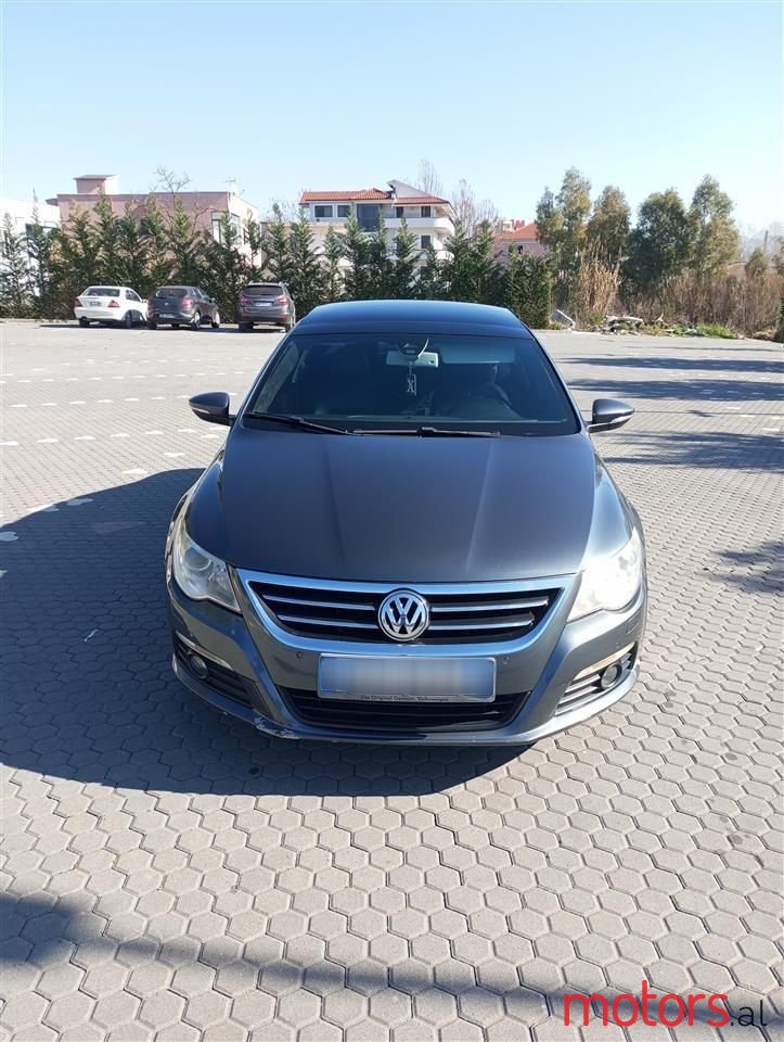 2010' Volkswagen Passat photo #1