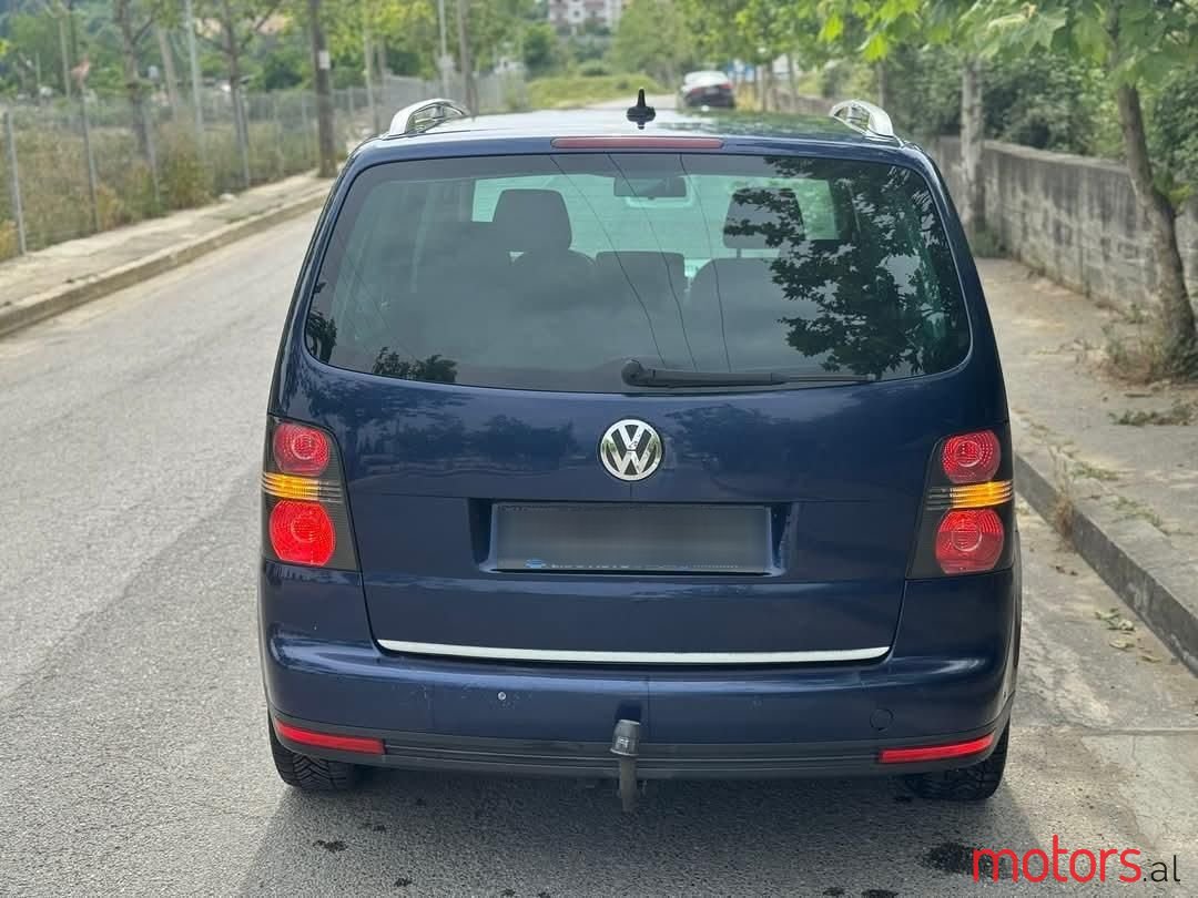 2006' Volkswagen Touran photo #5