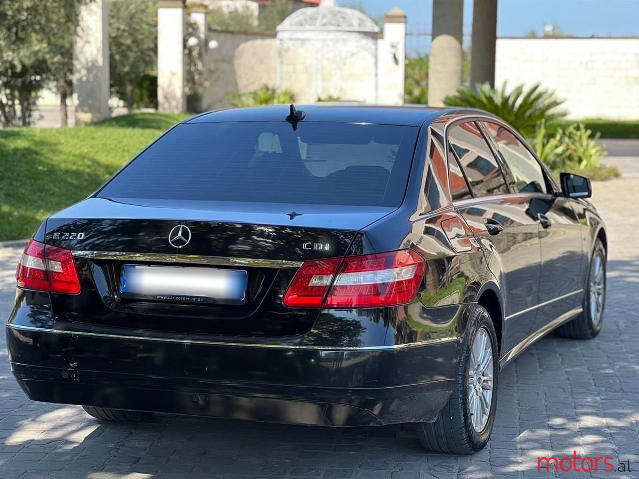 2011' Mercedes-Benz E 220 photo #3