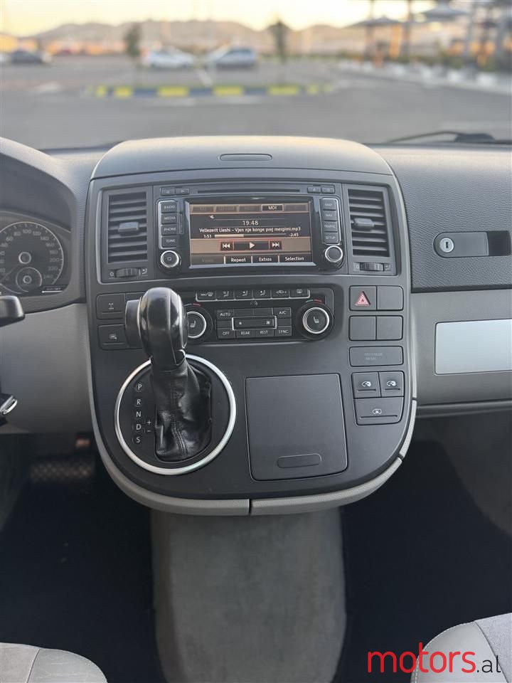 2012' Volkswagen T5 Caravelle photo #5