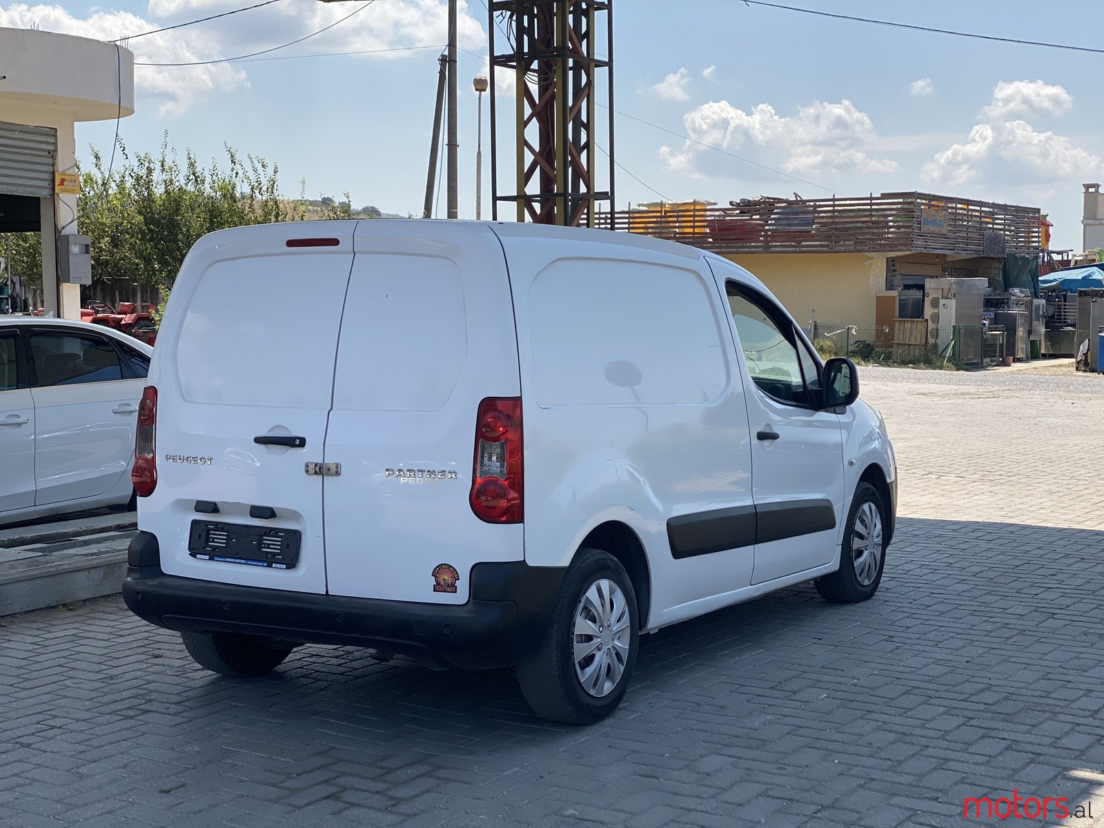 2011' Peugeot Partner photo #6