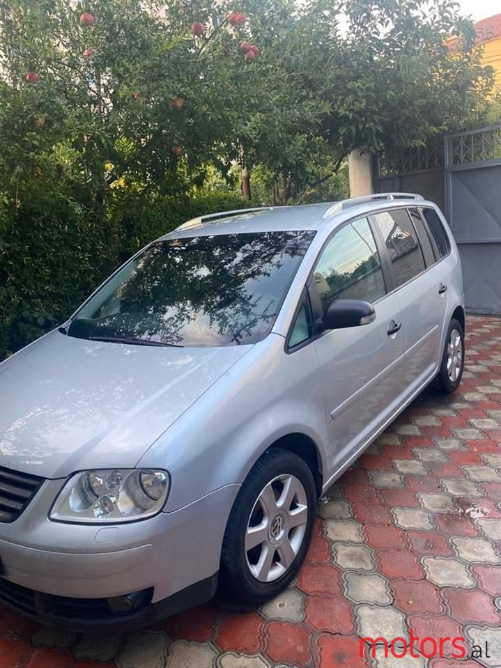 2005' Volkswagen Touran photo #3